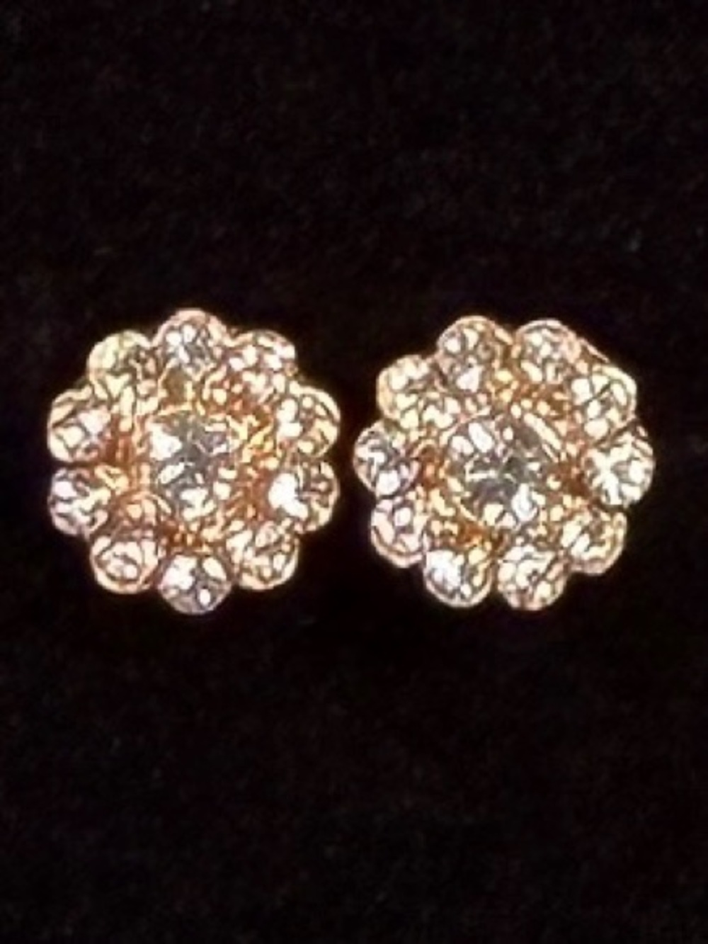 Pretty lightweight goldtone, bling costume pierced earrings